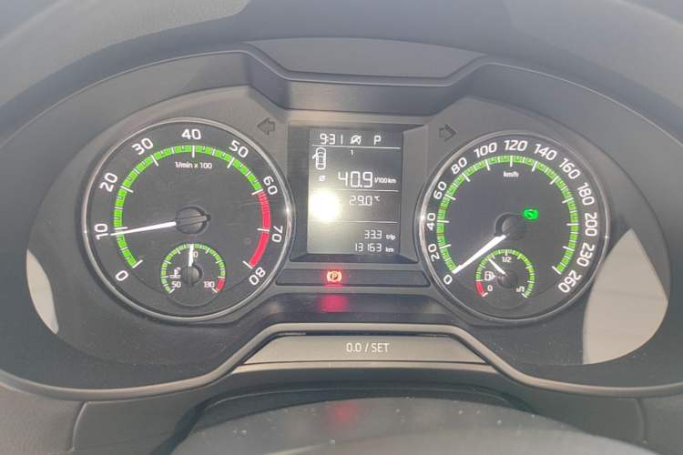 Used Skoda Octavia 2019 1.5L Automatic SmartDrive Comfort Edition China VI Standard Instrument Cluster