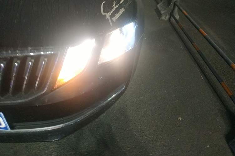 Used Skoda Octavia 2019 1.5L Automatic Luxury Edition Left Front Headlight