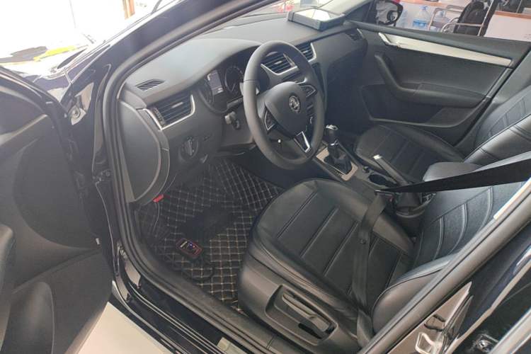 Used Skoda Octavia 2019 1.5L Automatic SmartDrive Comfort Edition China VI Standard Left Front Seat