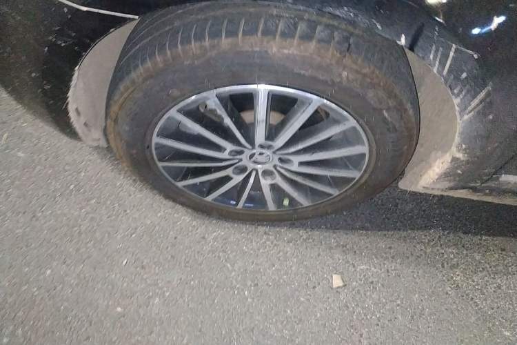 Used Skoda Octavia 2019 1.5L Automatic Luxury Edition Left Front Wheel Hub