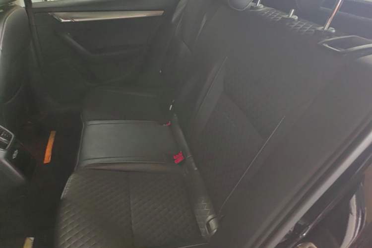 Used Skoda Octavia 2019 TSI230 DSG SmartDrive Luxury Edition China VI Left Rear Seat