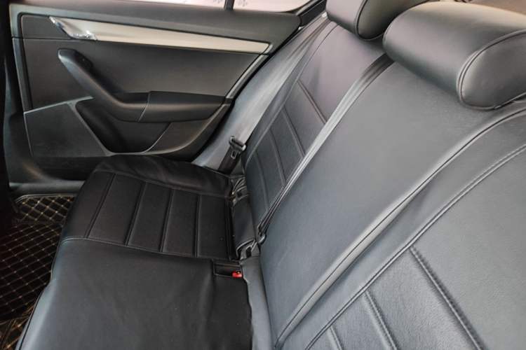 Used Skoda Octavia 2019 1.5L Automatic SmartDrive Comfort Edition China VI Standard Left Rear Seat