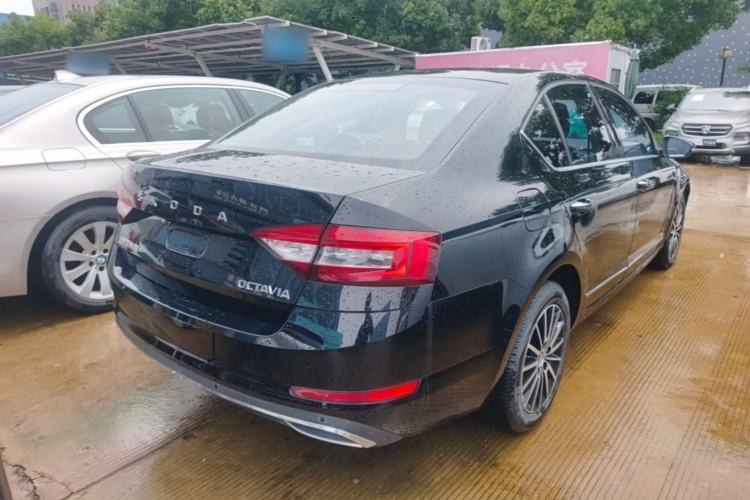 Used Skoda Octavia 2019 TSI230 DSG SmartDrive Luxury Edition China VI Rear Right 45 Deg