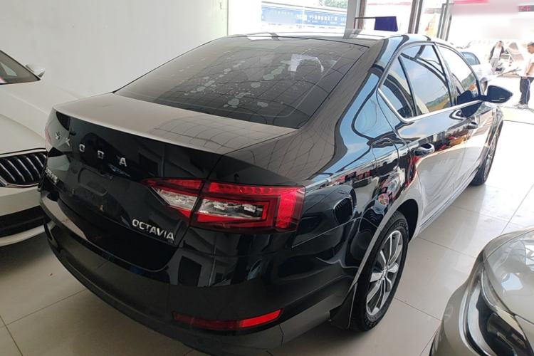 Used Skoda Octavia 2019 1.5L Automatic SmartDrive Comfort Edition China VI Standard Rear Right 45 Deg