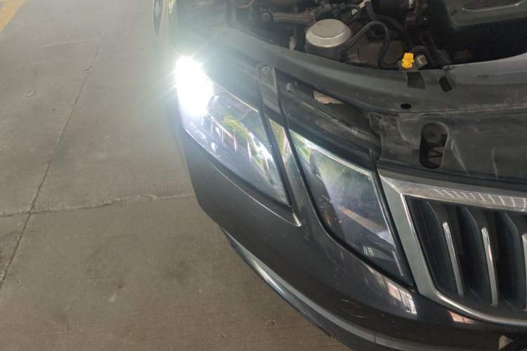Used Skoda Octavia 2019 1.5L Manual SmartDrive Comfort Edition China VI Standard Right Front Headlight