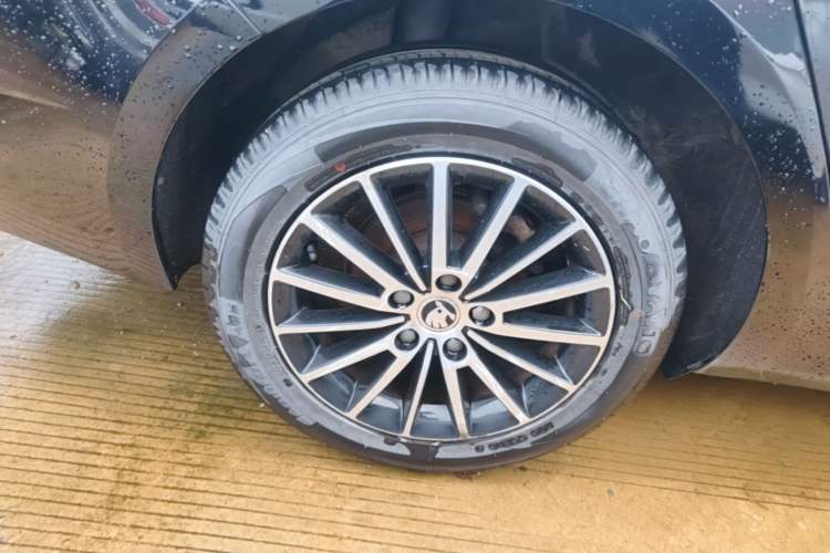 Used Skoda Octavia 2019 TSI230 DSG SmartDrive Luxury Edition China VI Right Rear Wheel Hub