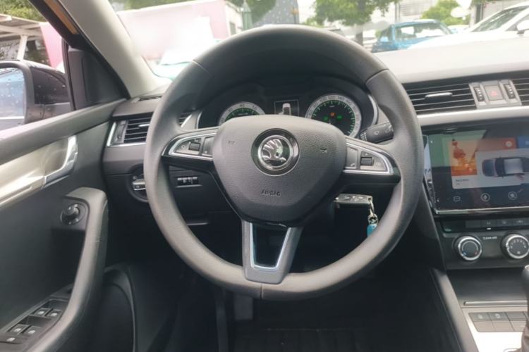 Used Skoda Octavia 2019 TSI230 DSG SmartDrive Luxury Edition China VI Steering Wheel