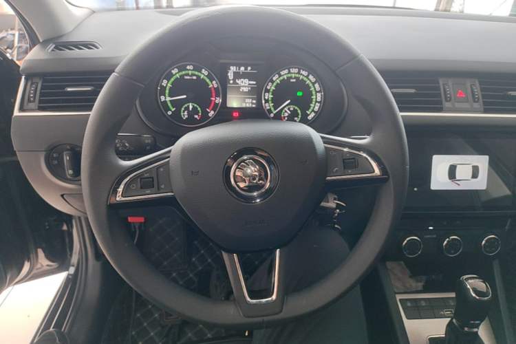 Used Skoda Octavia 2019 1.5L Automatic SmartDrive Comfort Edition China VI Standard Steering Wheel