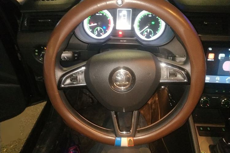 Used Skoda Octavia 2019 1.5L Automatic Luxury Edition Steering Wheel