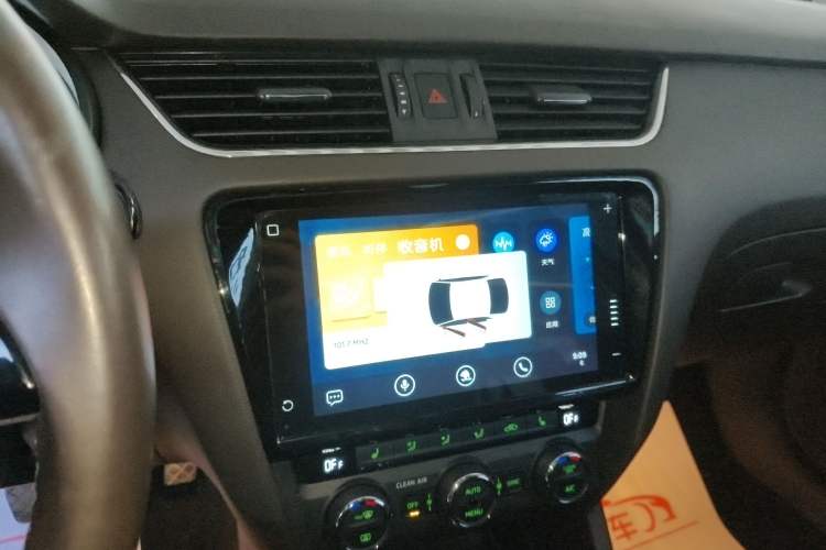 Used Skoda Octavia 2019 TSI280 DSG Flagship Wagon China VI Standard Audio And AC Panel