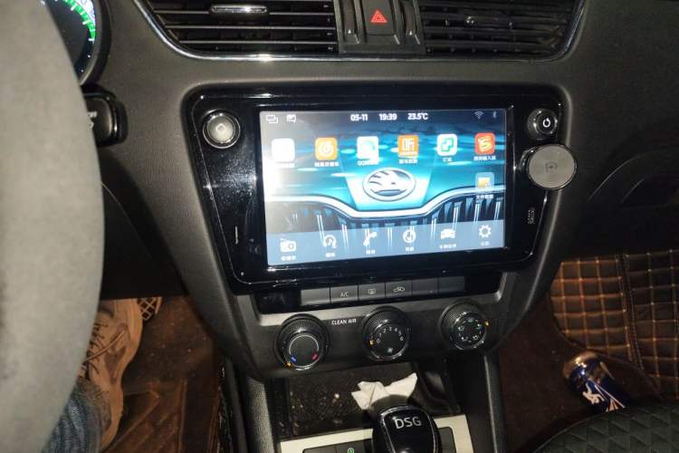 Used Skoda Octavia 2019 TSI230 DSG Luxury Edition Audio And AC Panel