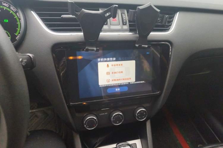 Used Skoda Octavia 2019 1.5L Automatic SmartDrive Comfort Edition China VI Standard Audio And AC Panel