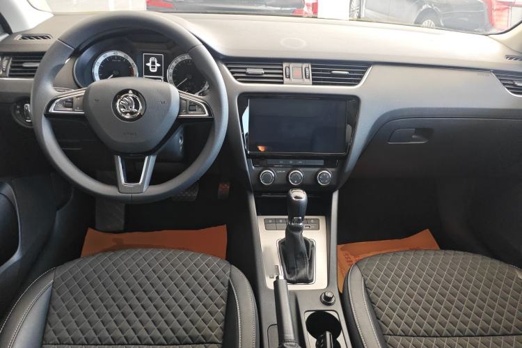 Used Skoda Octavia 2019 1.5L Automatic Smart Drive Luxury Edition China V Standard Center Console