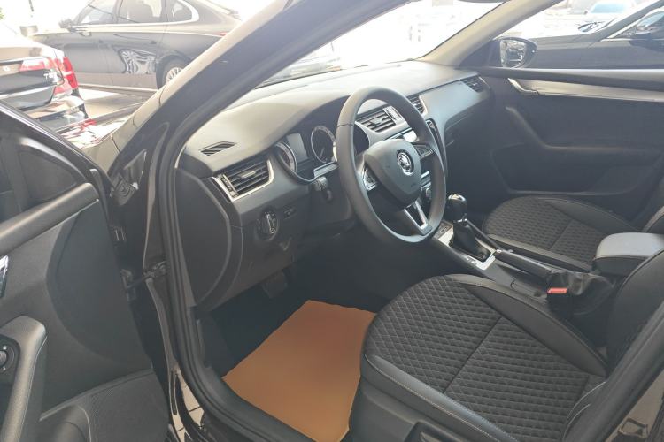 Used Skoda Octavia 2019 1.5L Automatic Smart Drive Luxury Edition China V Standard Driver Seat