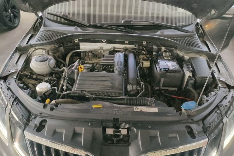 Used Skoda Octavia 2019 TSI280 DSG Flagship Wagon China VI Standard Engine Bay