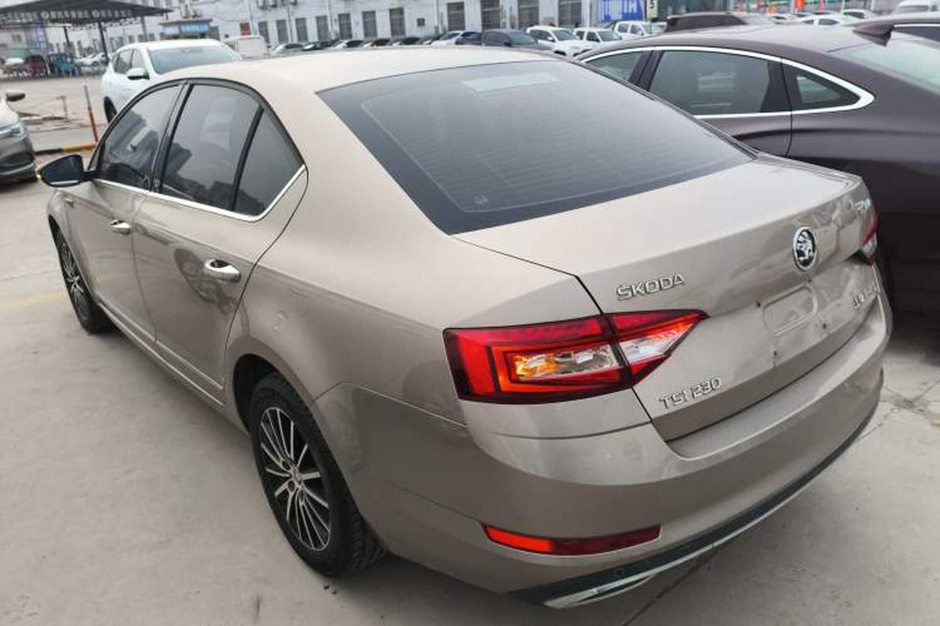 Used Skoda Octavia 2019 TSI230 DSG Luxury Edition Exterior 2