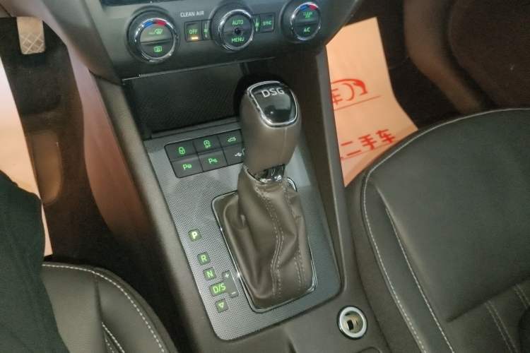 Used Skoda Octavia 2019 TSI280 DSG Flagship Wagon China VI Standard Gear Lever