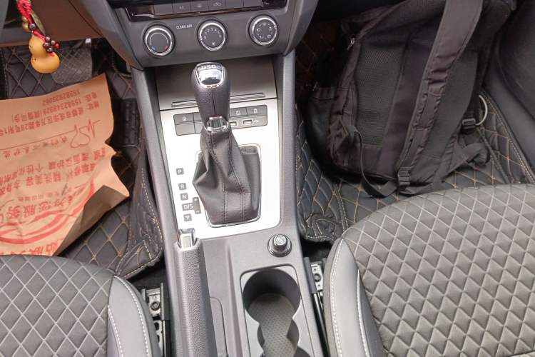 Used Skoda Octavia 2019 TSI230 DSG SmartDrive Luxury Edition China VI Gear Lever