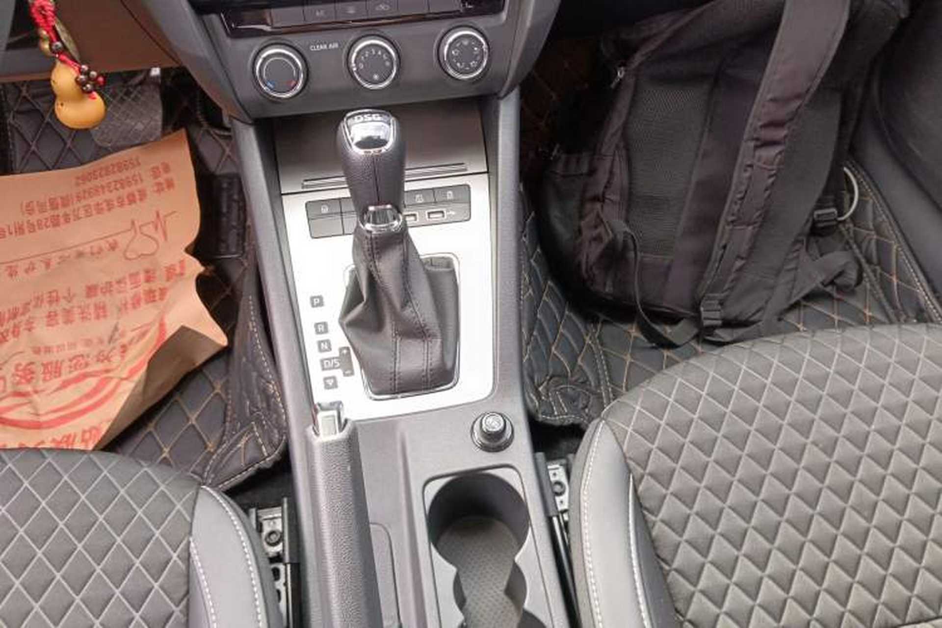 Used Skoda Octavia 2019 TSI230 DSG SmartDrive Luxury Edition China VI Gear Lever