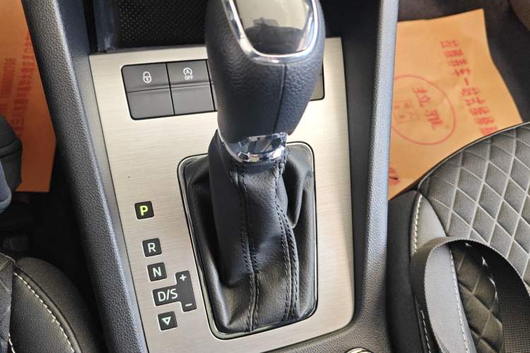 Used Skoda Octavia 2019 1.5L Automatic Smart Drive Luxury Edition China V Standard Gear Lever