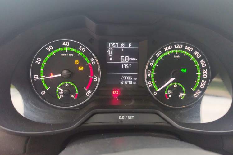 Used Skoda Octavia 2019 1.5L Automatic SmartDrive Comfort Edition China VI Standard Instrument Cluster