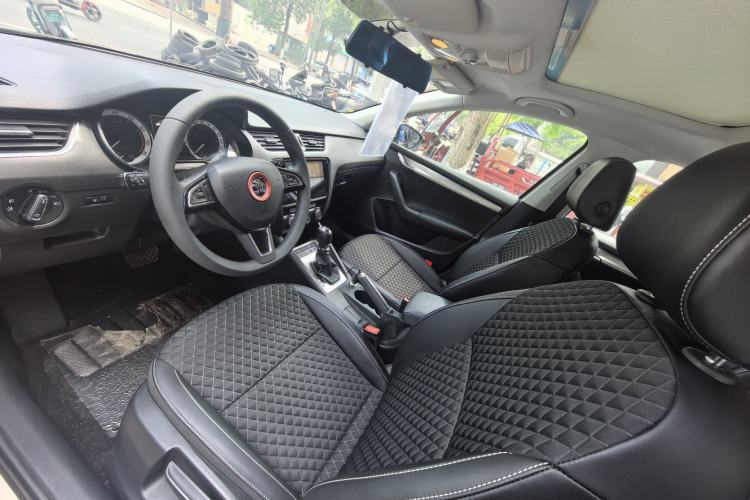 Used Skoda Octavia 2019 1.5L Automatic Smart Drive Luxury Edition China V Standard Interior 1