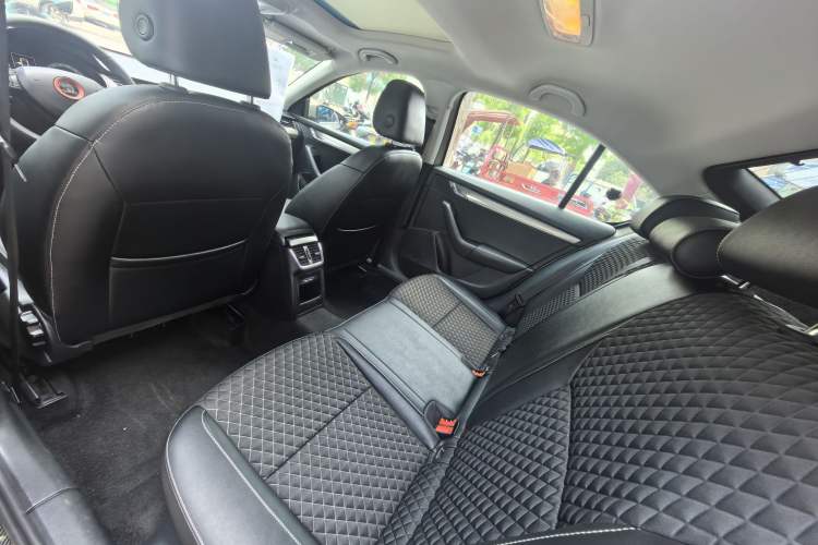 Used Skoda Octavia 2019 1.5L Automatic Smart Drive Luxury Edition China V Standard Interior 2