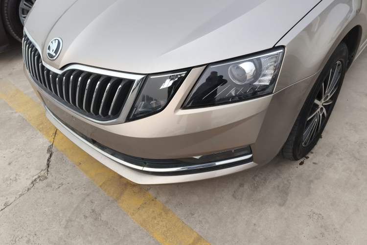 Used Skoda Octavia 2019 TSI230 DSG Luxury Edition Left Front Headlight