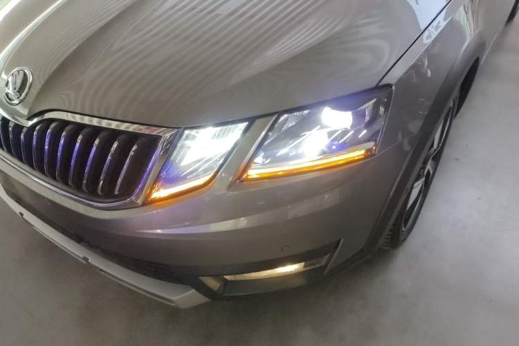 Used Skoda Octavia 2019 TSI280 DSG Flagship Wagon China VI Standard Left Front Headlight