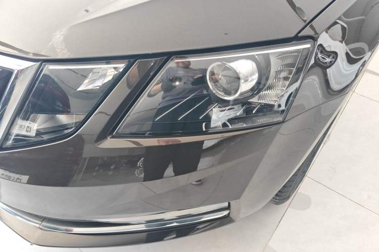 Used Skoda Octavia 2019 1.5L Automatic Smart Drive Luxury Edition China V Standard Left Front Headlight