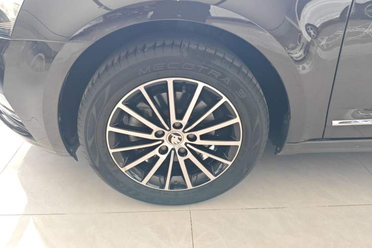 Used Skoda Octavia 2019 1.5L Automatic Smart Drive Luxury Edition China V Standard Left Front Wheel Hub