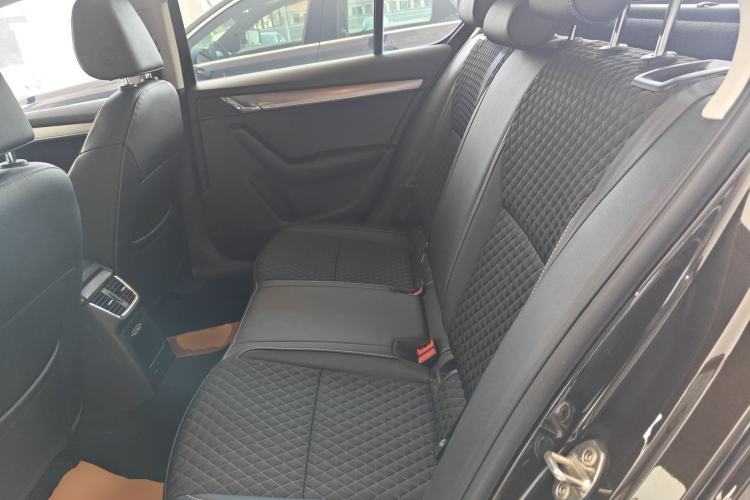 Used Skoda Octavia 2019 1.5L Automatic Smart Drive Luxury Edition China V Standard Left Rear Seat