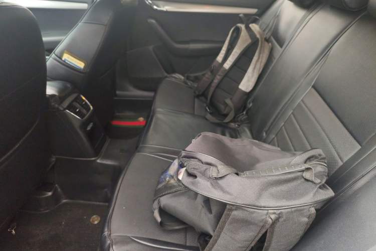 Used Skoda Octavia 2019 1.5L Automatic SmartDrive Comfort Edition China VI Standard Left Rear Seat