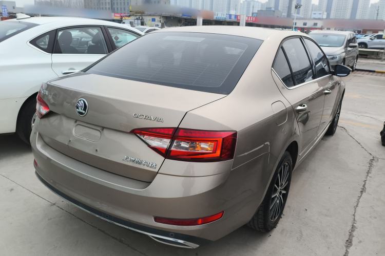 Used Skoda Octavia 2019 TSI230 DSG Luxury Edition Rear Right 45 Deg