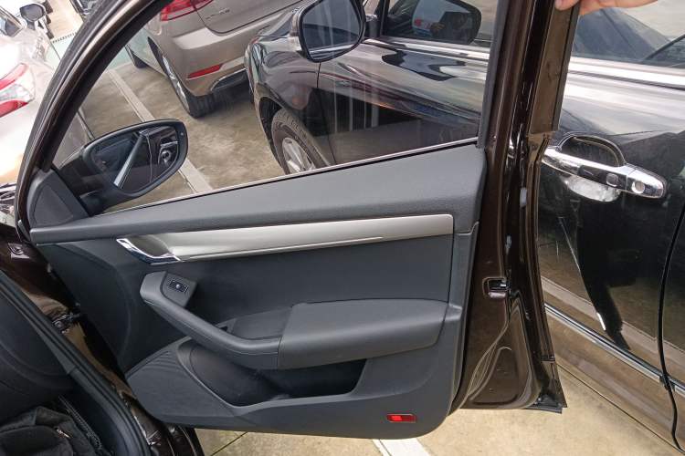 Used Skoda Octavia 2019 TSI230 DSG SmartDrive Luxury Edition China VI Right Front Door Interior