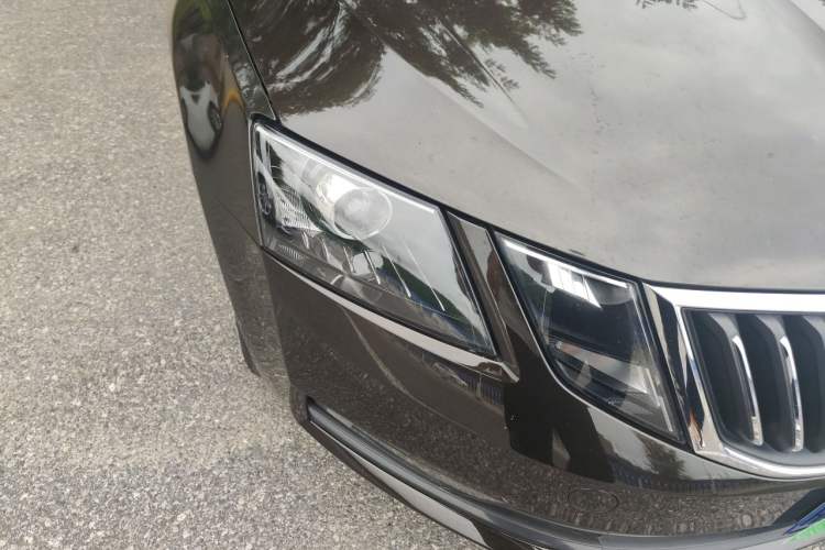 Used Skoda Octavia 2019 1.5L Automatic SmartDrive Comfort Edition China VI Standard Right Front Headlight