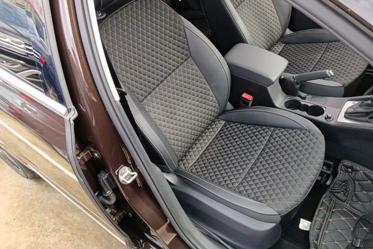 Used Skoda Octavia 2019 TSI230 DSG SmartDrive Luxury Edition China VI Right Front Seat