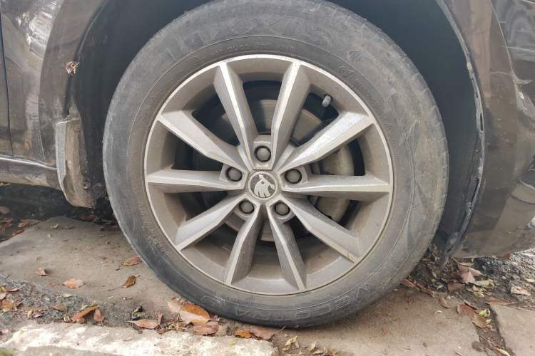 Used Skoda Octavia 2019 1.5L Automatic SmartDrive Comfort Edition China V Standard Right Front Wheel Hub