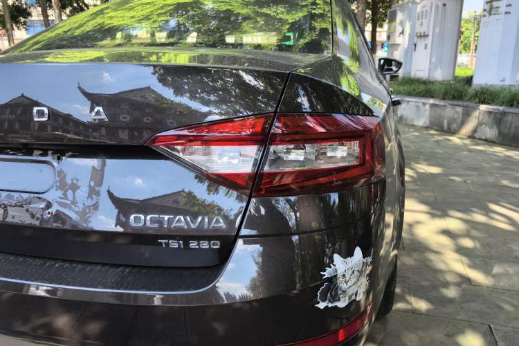 Used Skoda Octavia 2019 TSI280 DSG SmartDrive Luxury Edition China V Standard Right Rear Taillight