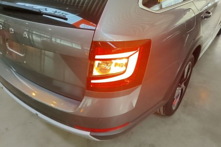 Used Skoda Octavia 2019 TSI280 DSG Flagship Wagon China VI Standard Right Rear Taillight