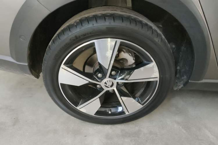 Used Skoda Octavia 2019 TSI280 DSG Flagship Wagon China VI Standard Right Rear Wheel Hub
