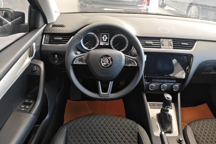Used Skoda Octavia 2019 1.5L Automatic Smart Drive Luxury Edition China V Standard Steering Wheel