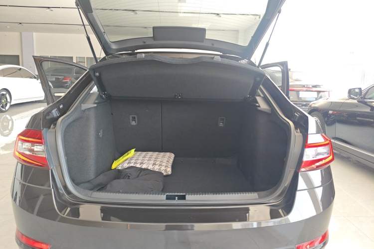 Used Skoda Octavia 2019 1.5L Automatic Smart Drive Luxury Edition China V Standard Trunk