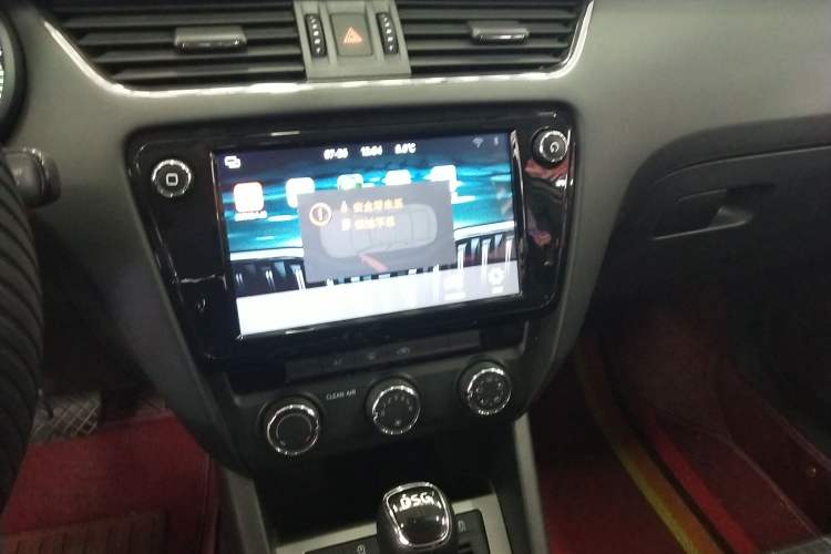 Used Skoda Octavia 2019 TSI230 DSG Comfort Edition Audio And AC Panel