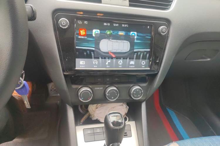Used Skoda Octavia 2019 1.5L Automatic Luxury Edition Audio And AC Panel