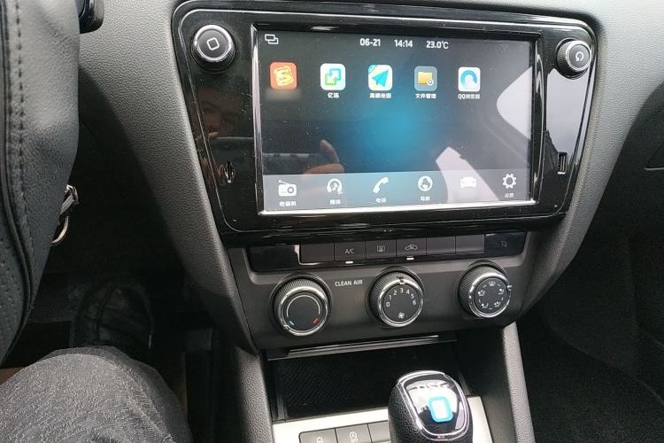 Used Skoda Octavia 2019 TSI230 DSG Luxury Edition Audio And AC Panel