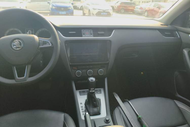Used Skoda Octavia 2019 TSI280 DSG SmartDrive Luxury Edition China VI Audio And AC Panel