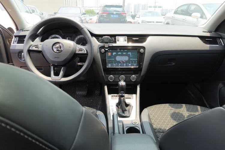 Used Skoda Octavia 2019 TSI280 DSG Luxury Edition Center Console