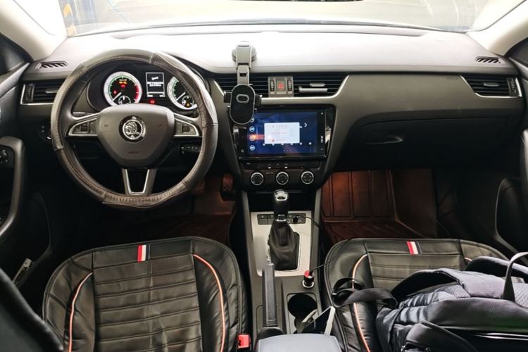 Used Skoda Octavia 2019 TSI280 DSG SmartDrive Luxury Edition China VI Center Console