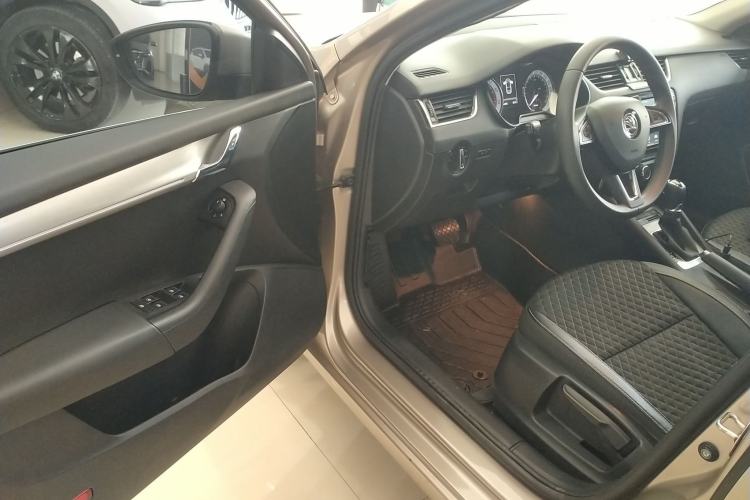 Used Skoda Octavia 2019 1.5L Automatic Luxury Edition Driver Seat